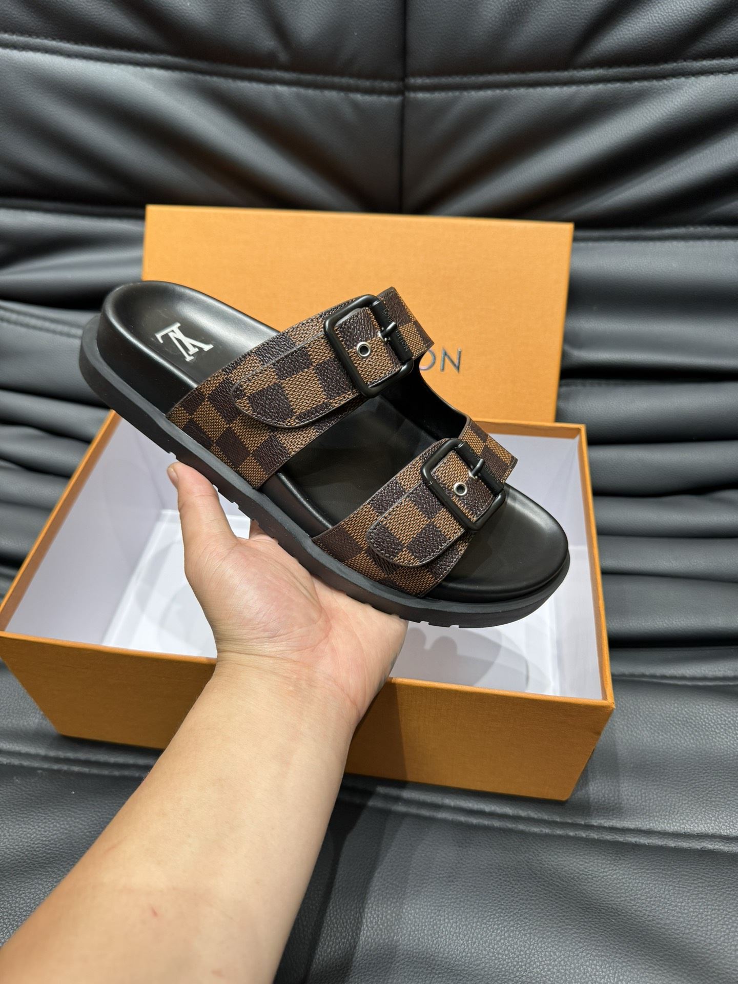 Louis Vuitton Slippers